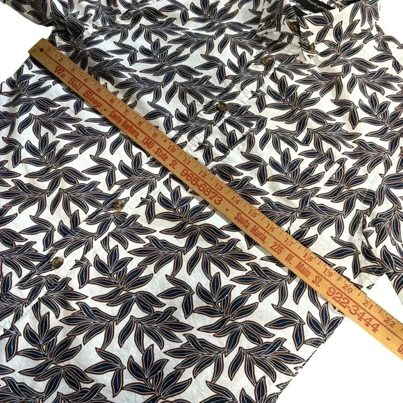 Banana Republic Men’s Button Down Leaf Pattern Slim Fit Shirt (Size M) - Picture 10 of 10